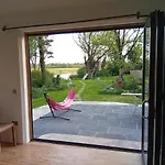 Spacious 5 Bedroom Retreat In Peaceful Location *