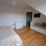 Spacious 5 Bedroom Retreat In Peaceful Location *