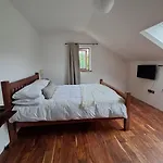 Spacious 5 Bedroom Retreat In Peaceful Location *