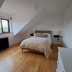 Spacious 5 Bedroom Retreat In Peaceful Location *
