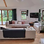 Spacious 5 Bedroom Retreat In Peaceful Location *