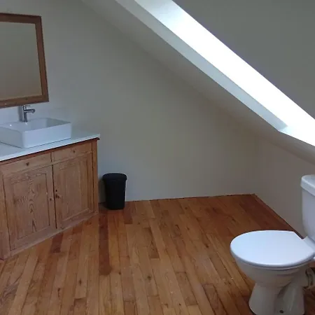 Spacious 4 Bedroom Retreat In Peaceful Location Hébergement de vacances