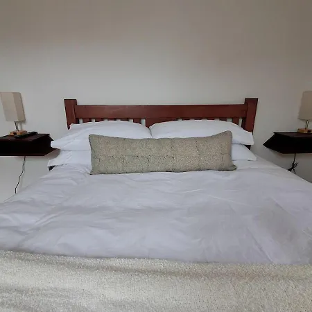 Spacious 4 Bedroom Retreat In Peaceful Location