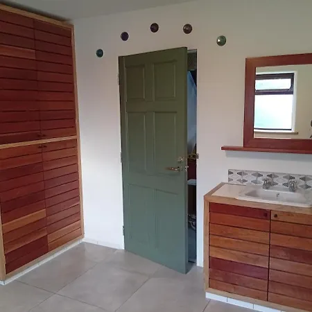 Spacious 4 Bedroom Retreat In Peaceful Location