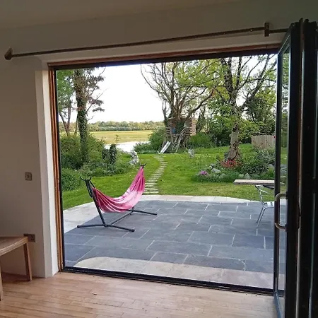 Spacious 4 Bedroom Retreat In Peaceful Location *