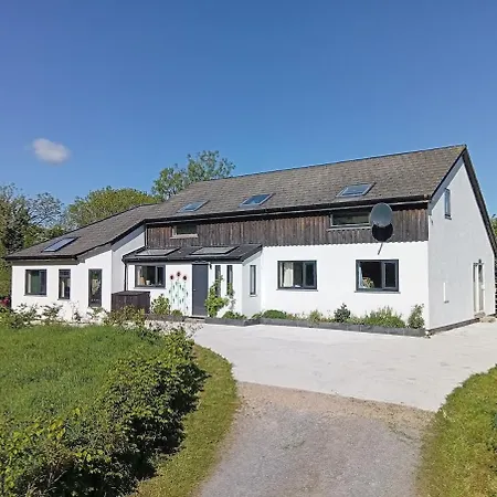 Spacious 4 Bedroom Retreat In Peaceful Location *