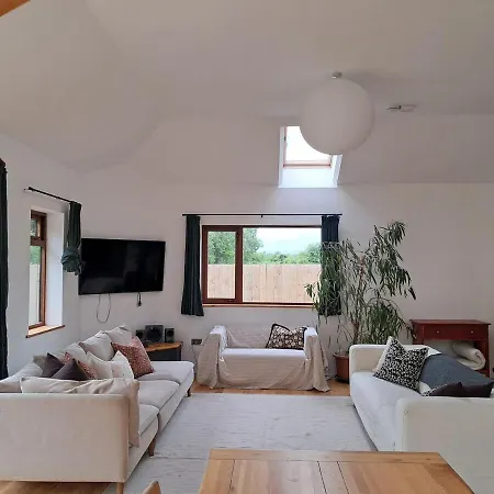 Hébergement de vacances Spacious 4 Bedroom Retreat In Peaceful Location