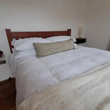 Hébergement de vacances Spacious 4 Bedroom Retreat In Peaceful Location *