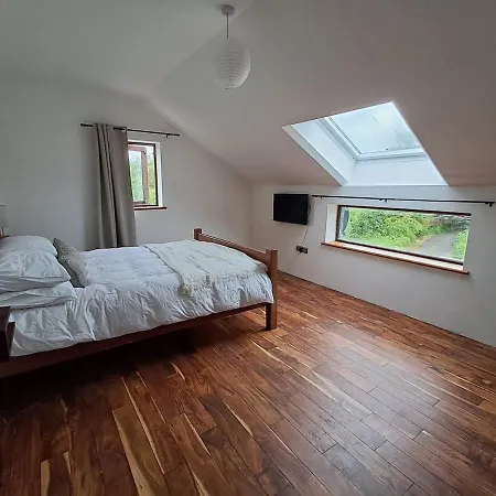 Spacious 6 Bedroom Retreat In Peaceful Location Craughwell