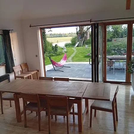 Dom wakacyjny Spacious 5 Bedroom Retreat In Peaceful Location *