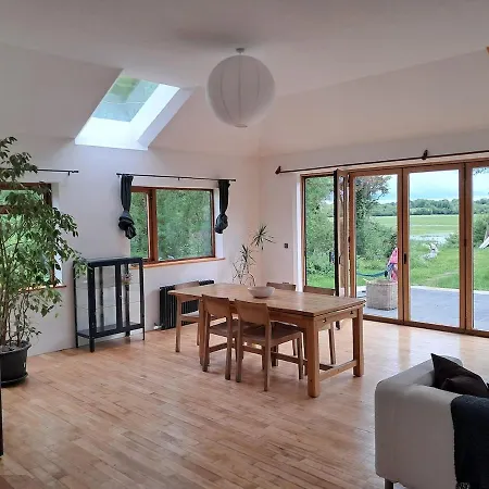 Hébergement de vacances Spacious 4 Bedroom Retreat In Peaceful Location