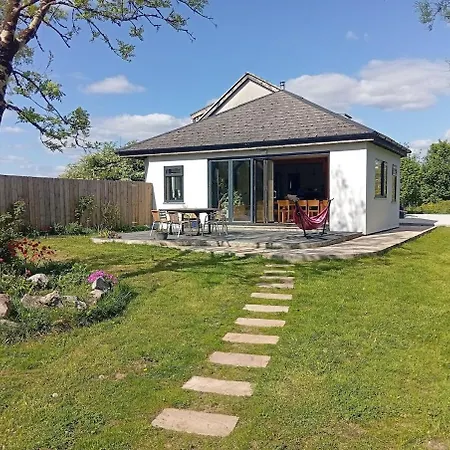 Spacious 5 Bedroom Retreat In Peaceful Location