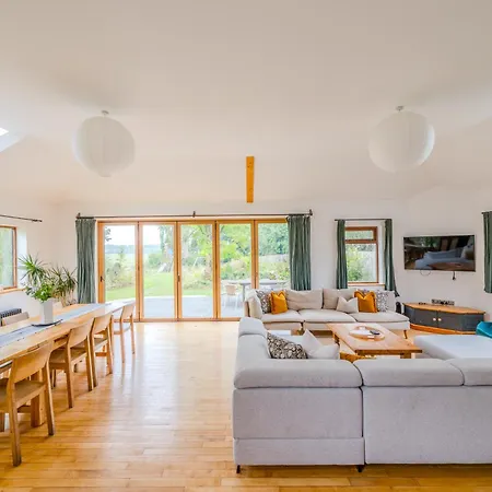 Spacious 4 Bedroom Retreat In Peaceful Location * Craughwell