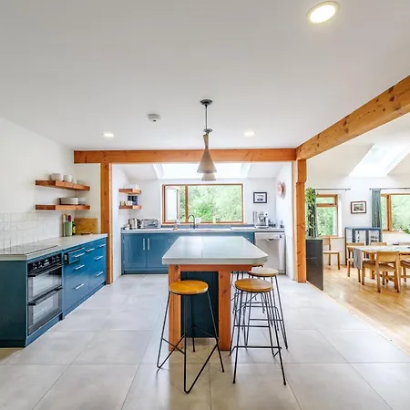 Сasa de vacaciones Spacious 4 Bedroom Retreat In Peaceful Location *