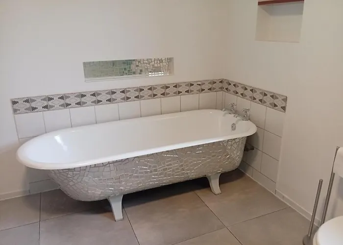 Casa de Férias Spacious 4 Bedroom Retreat In Peaceful Location *