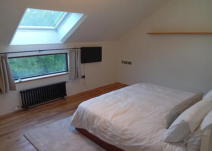 Spacious 4 Bedroom Retreat In Peaceful Location