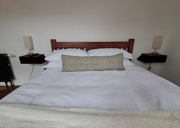 Spacious 4 Bedroom Retreat In Peaceful Location