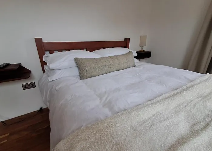 Сasa de vacaciones Spacious 4 Bedroom Retreat In Peaceful Location *