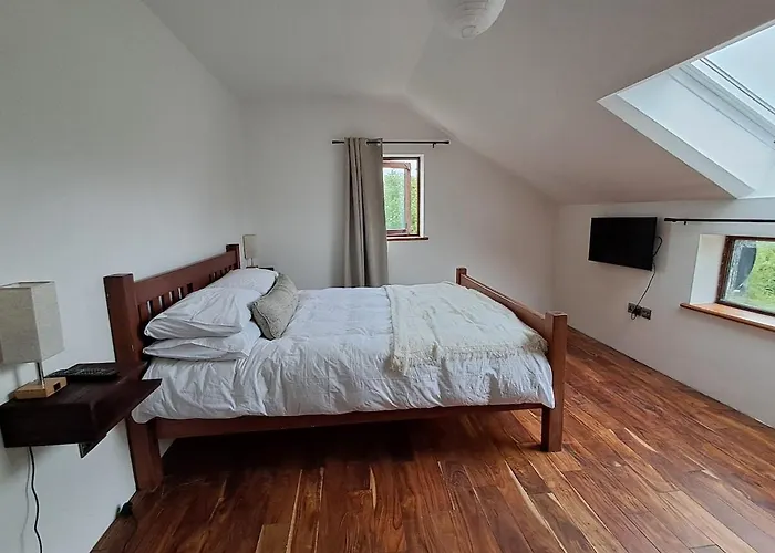 Spacious 4 Bedroom Retreat In Peaceful Location *