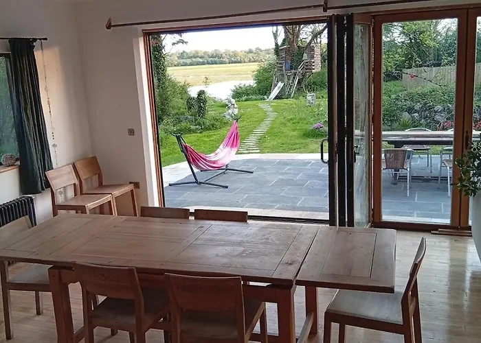 Casa de Férias Spacious 4 Bedroom Retreat In Peaceful Location *