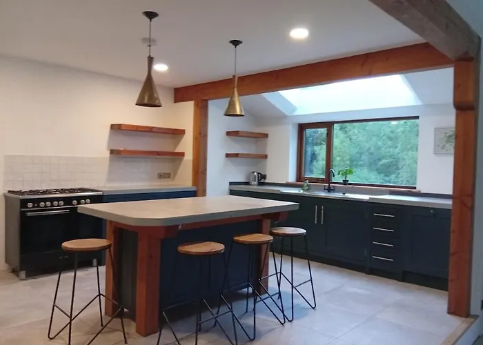 Spacious 4 Bedroom Retreat In Peaceful Location *