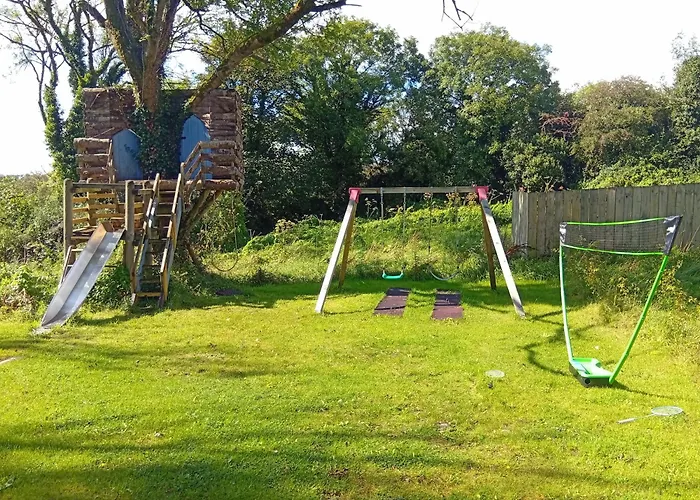 Spacious 4 Bedroom Retreat In Peaceful Location Сasa de vacaciones *